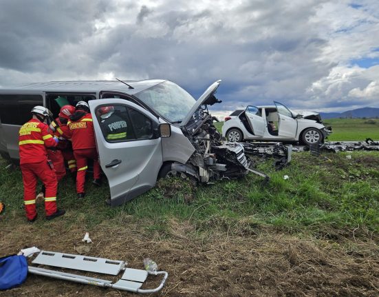 Un mort si 5 raniti in accident grav pe DN 13
