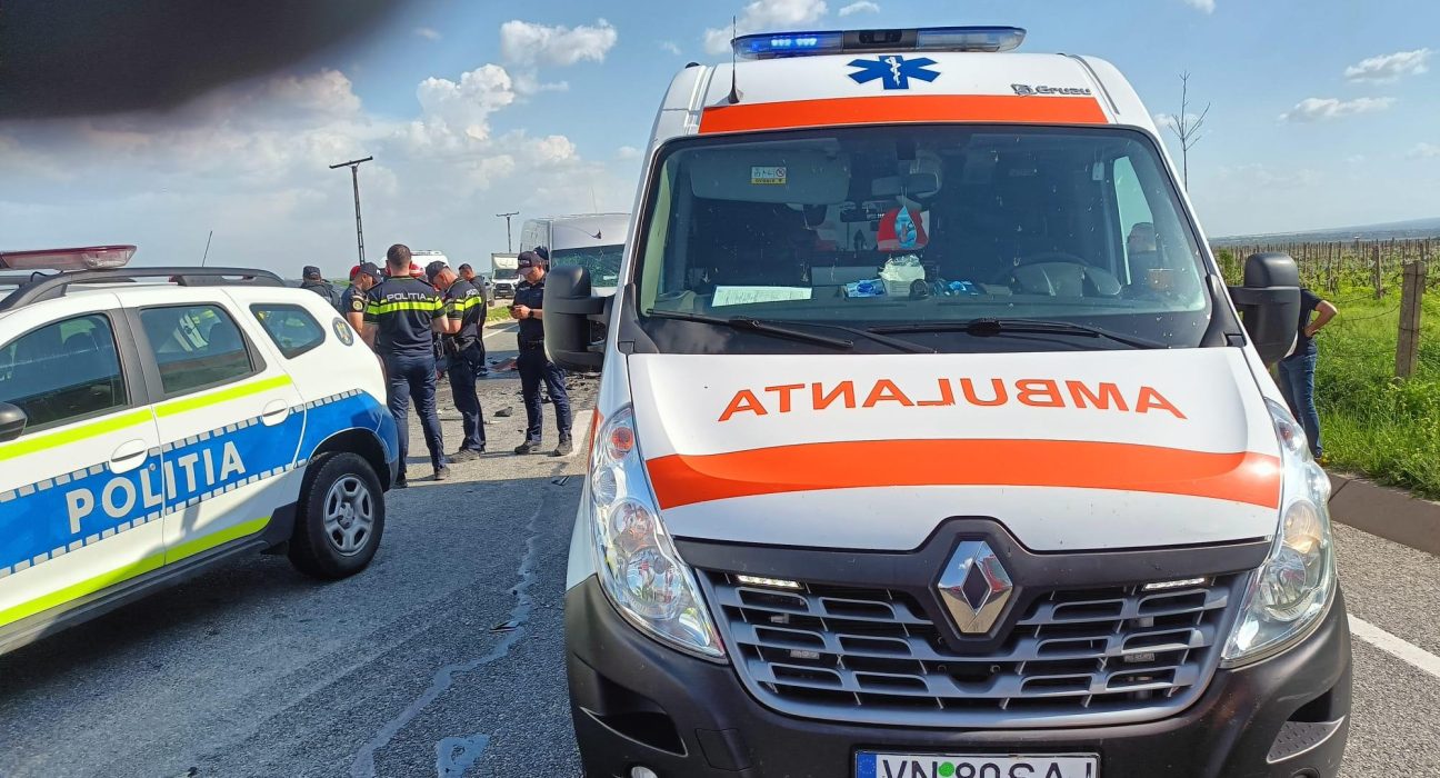Un mort si doi raniti dupa coliziune in Vrancea