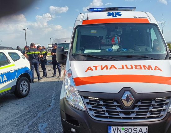 Un mort si doi raniti dupa coliziune in Vrancea