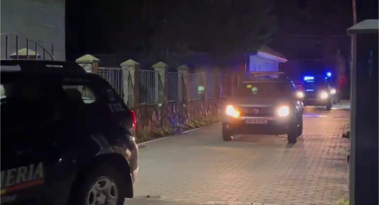 Zeci de perchezitii in Arad intr un dosar de arme si braconaj