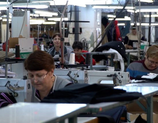CALCUL Scaderea salariilor romanilor la impozit de 14