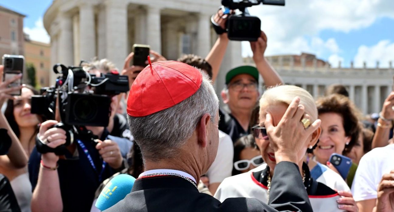 Cardinalii se reunesc miercuri pentru pregatiri conclavului