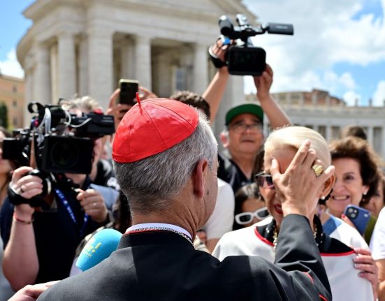 Cardinalii se reunesc miercuri pentru pregatiri conclavului