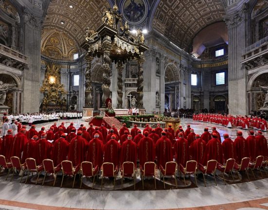 Conclav si cardinali obsesia retelelor sociale