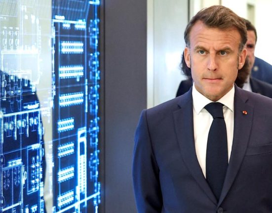 Conditiile lui Macron pentru extinderea umbrelei nucleare in Europa