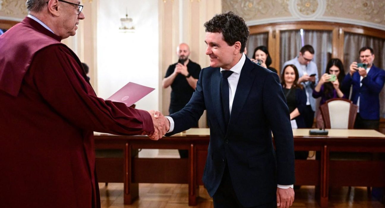 Nicuser Dan depune juramantul de presedinte luni 1200