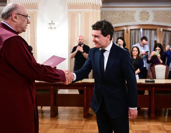 Nicuser Dan depune juramantul de presedinte luni 1200