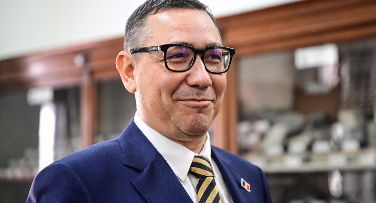 PSD il acuza pe Victor Ponta de furtul bazei de date cu primari si trimiterea de mesaje