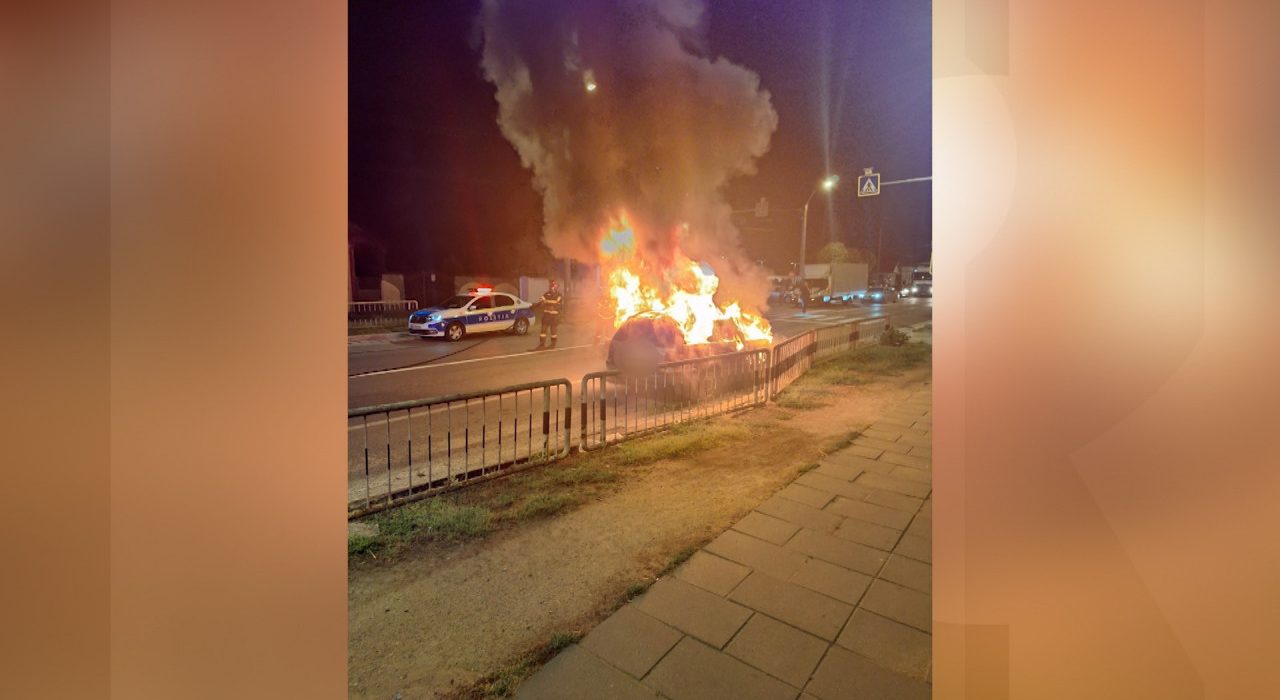 Panica in Strehaia indivizi au aruncat benzina pe o masina cu soferul la volan