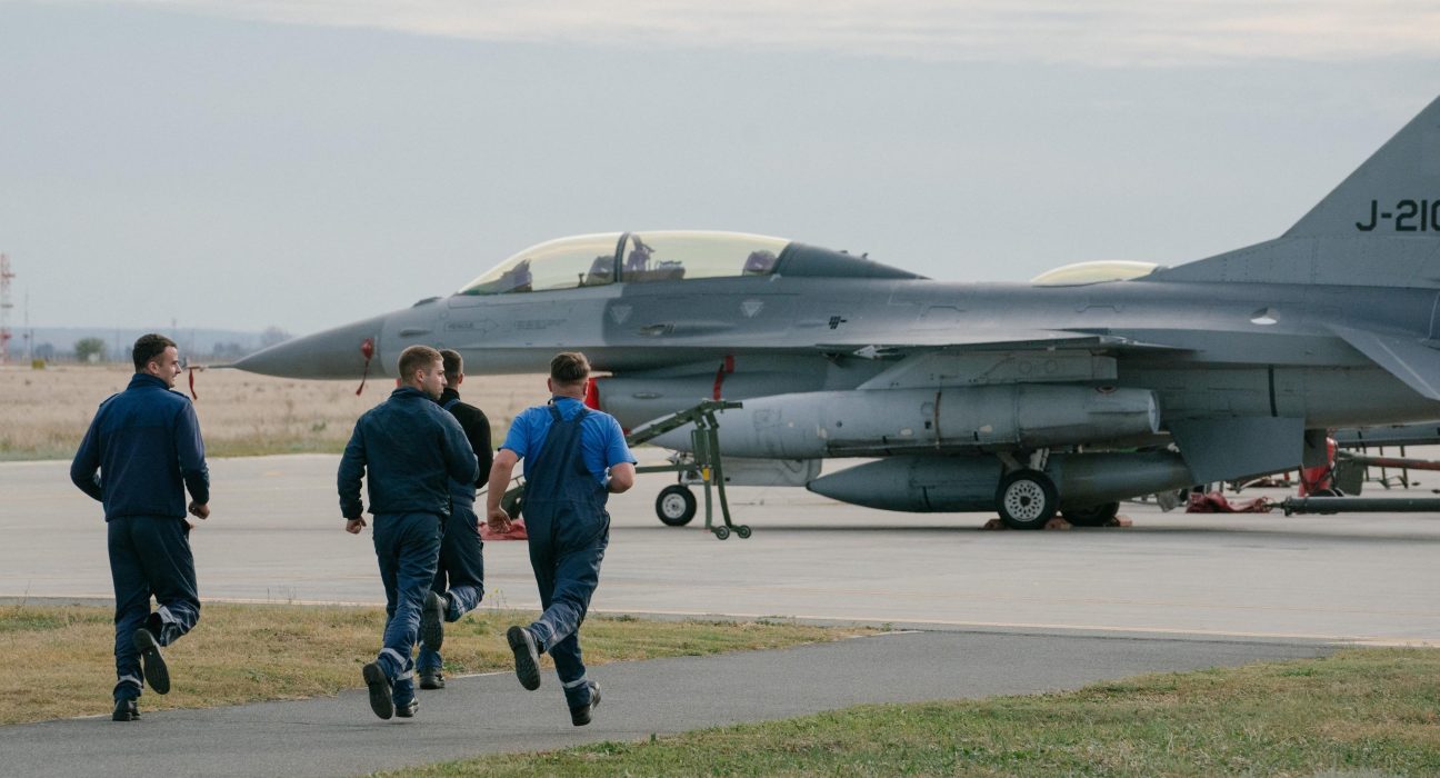 Romania si Olanda deschid centru pregatire F 16 la Fetesti