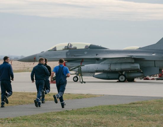 Romania si Olanda deschid centru pregatire F 16 la Fetesti