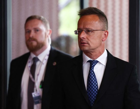 Scandal intre Kiev si Budapesta Ungaria a expulzat doi diplomati dupa arestarea a doi presupusi spioni de catre Ucraina