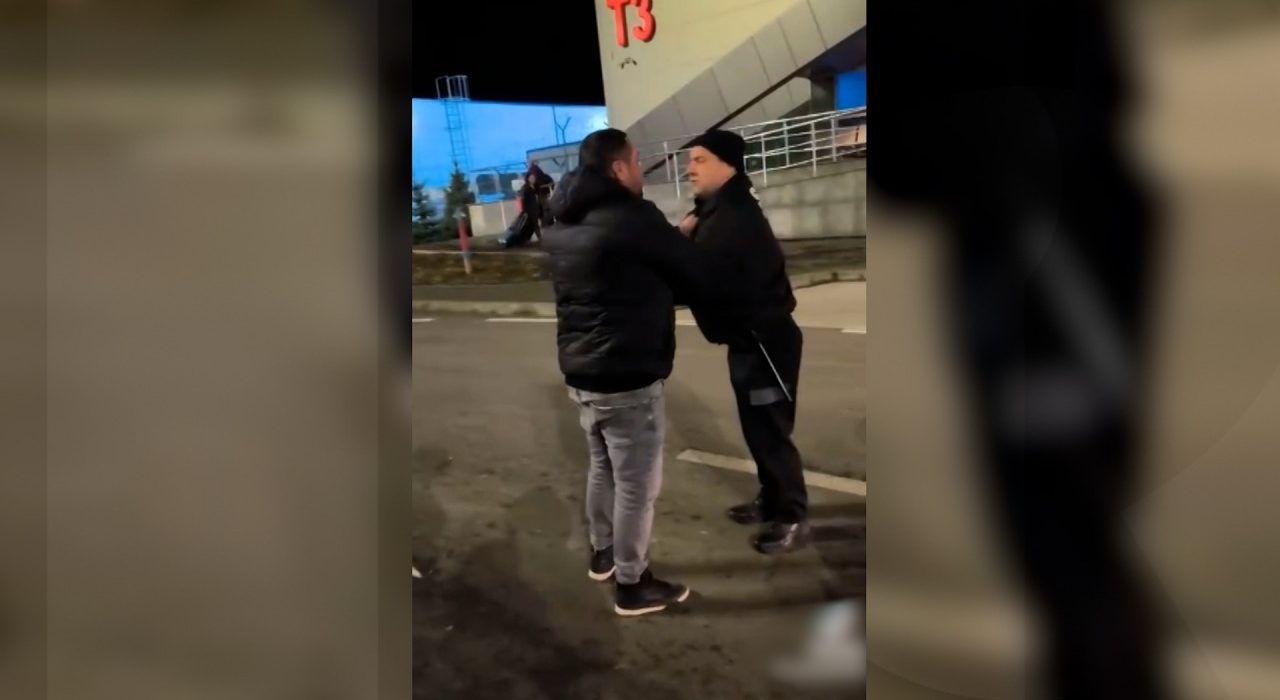 Soferi din R Moldova probleme pe Aeroportul Iasi