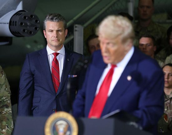 Trump nu ar fi stiut de ordinul lui Hegseth de a opri livrarile de arme catre Ucraina