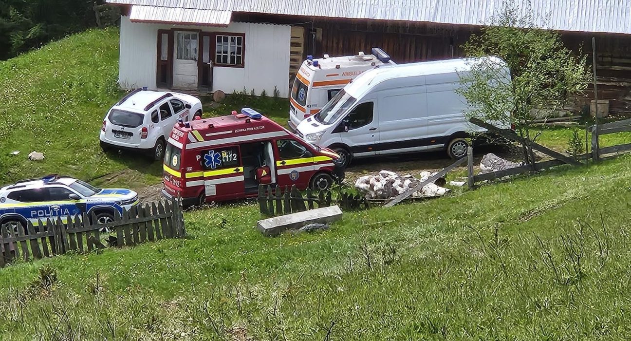 Un barbat a decedat sub un tractor rasturnat in Bistrita Nasaud