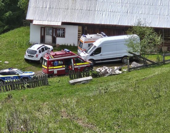 Un barbat a decedat sub un tractor rasturnat in Bistrita Nasaud