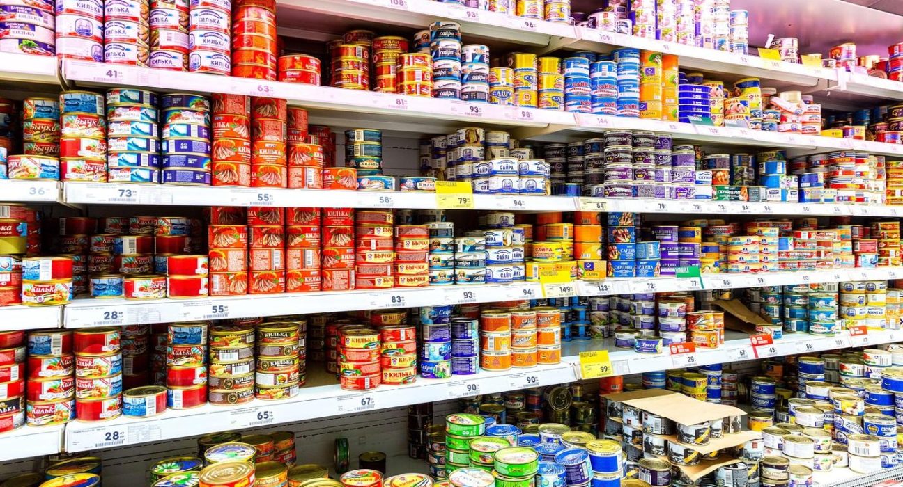 Un hypermarket cunoscut inchide 25 de magazine si concediaza peste 700 de angajati