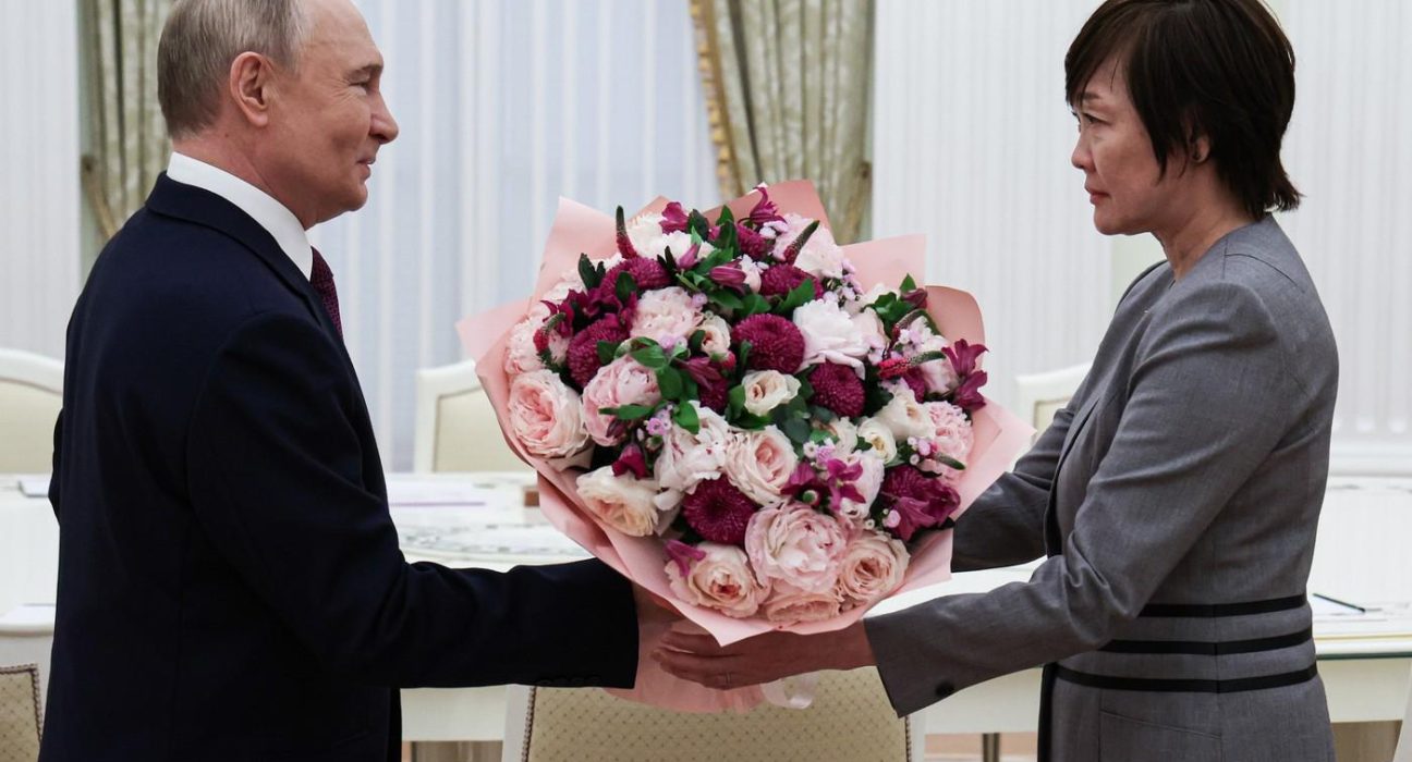 Vadova fostului premier japonez s a intalnit cu Putin