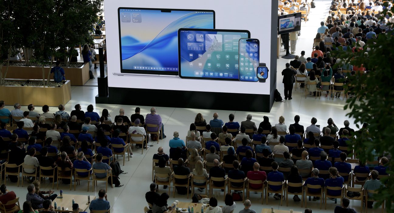 Apple va lansa iOS 26 si noul design Liquid Glass