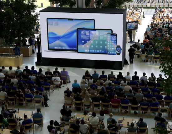 Apple va lansa iOS 26 si noul design Liquid Glass