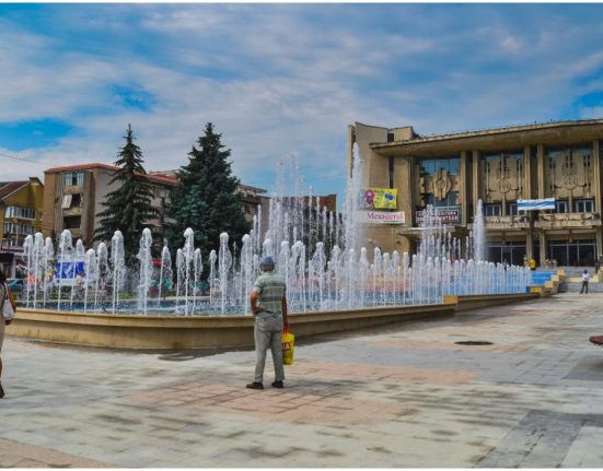 Barbat si fiica vitrega de 17 ani bataie in Deva