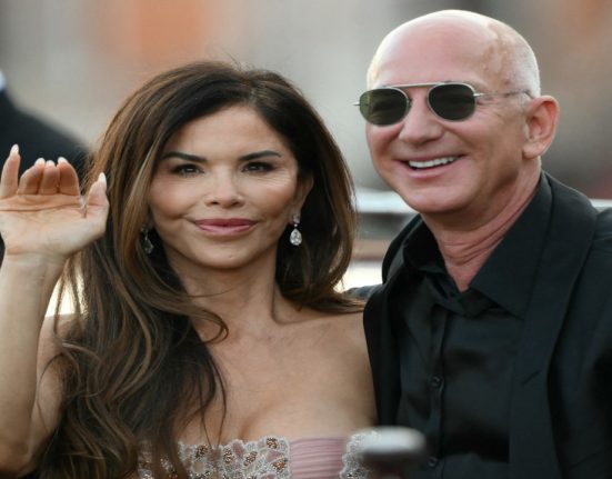 Bezos si Lauren Sanchez deciderea privind contractul prenupcial