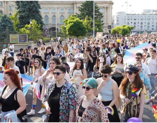 Capitala intre marsul normalitatii si Bucharest Pride Revendicarile comunitatii LGBTQ