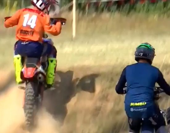 Cat cost echipamentul pentru copiii care iubesc motocross ul
