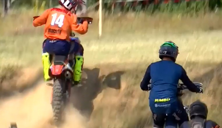 Cat cost echipamentul pentru copiii care iubesc motocross ul