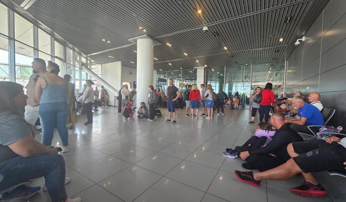 Concediul dorit din Antalya a inceput cu un blocaj de 10 ore pe Otopeni