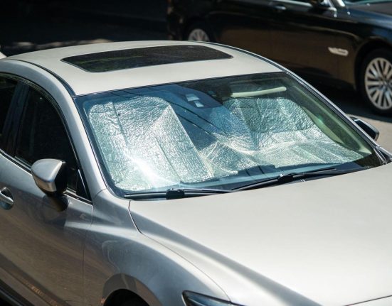 Copil de 2 ani din Franta mort in masina la caldura