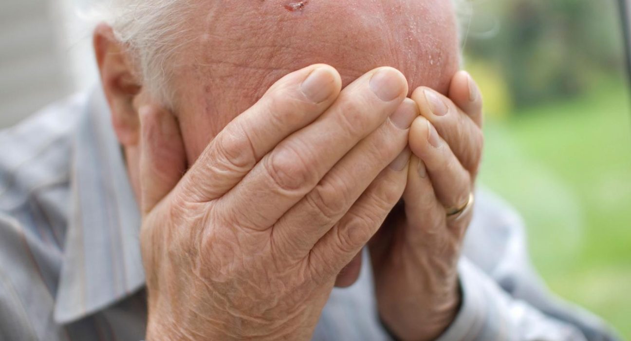 Doi pensionari din Brasov pacaliti sa plateasca comisioane
