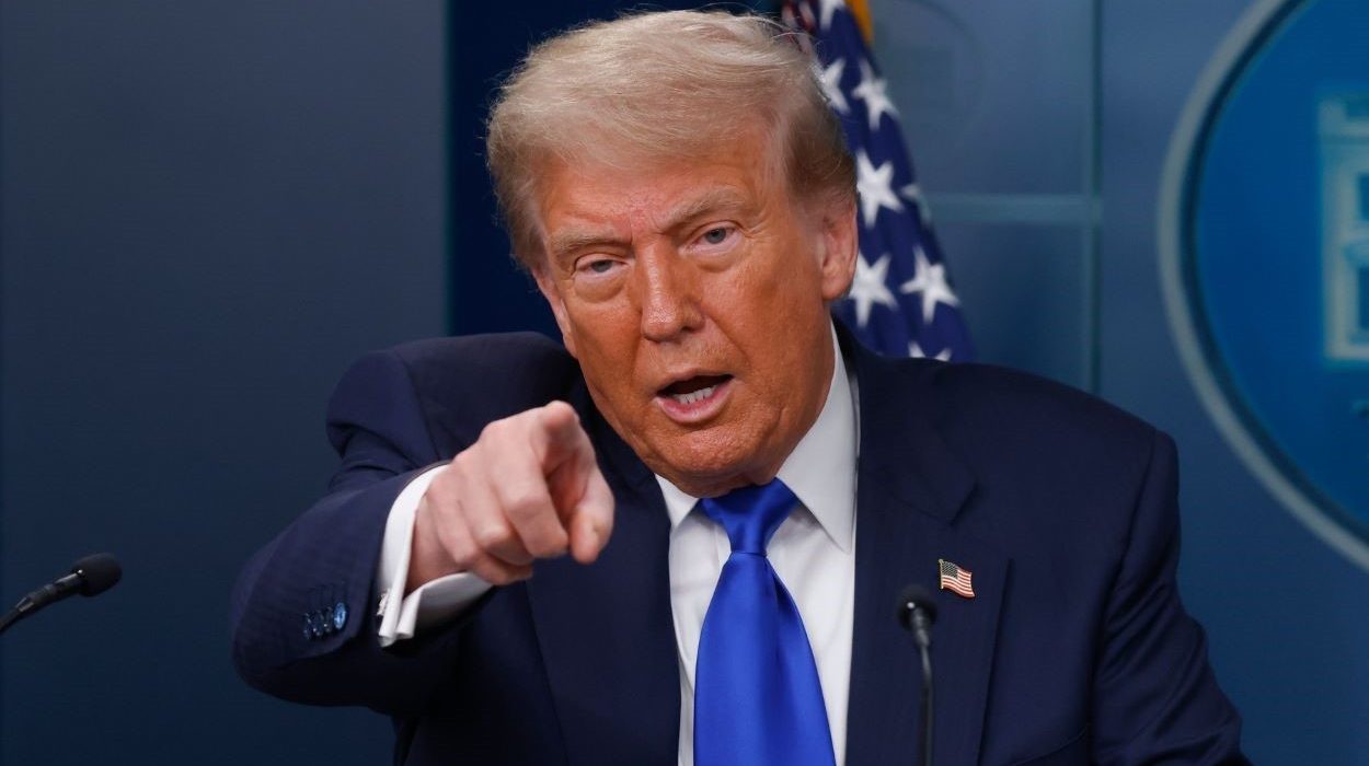 Donald Trump ar putea bombarda din nou Iranul Nu ii poti lasa cu arma nucleara