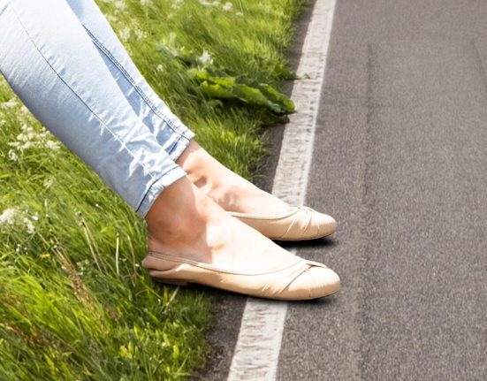 Femeie cu rani gasita pe marginea drumului in Covasna