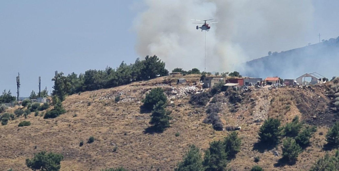 Incendiu de vegetatie langa Atena evacuari in zona