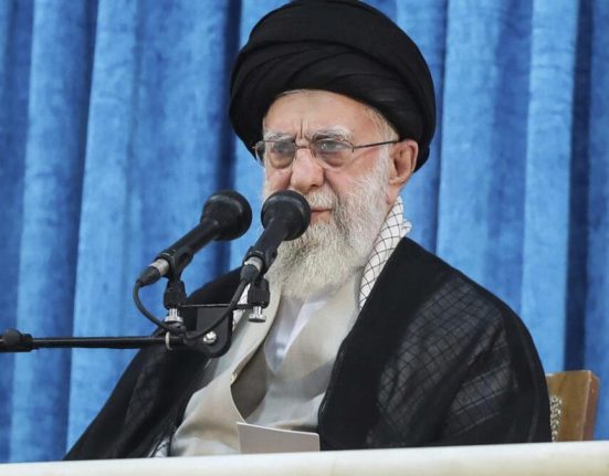 Khamenei se teme de asasinat sta in buncar