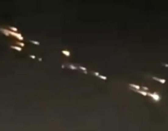 Lumini misterioase in cerul Kazahstanului confundate cu o racheta