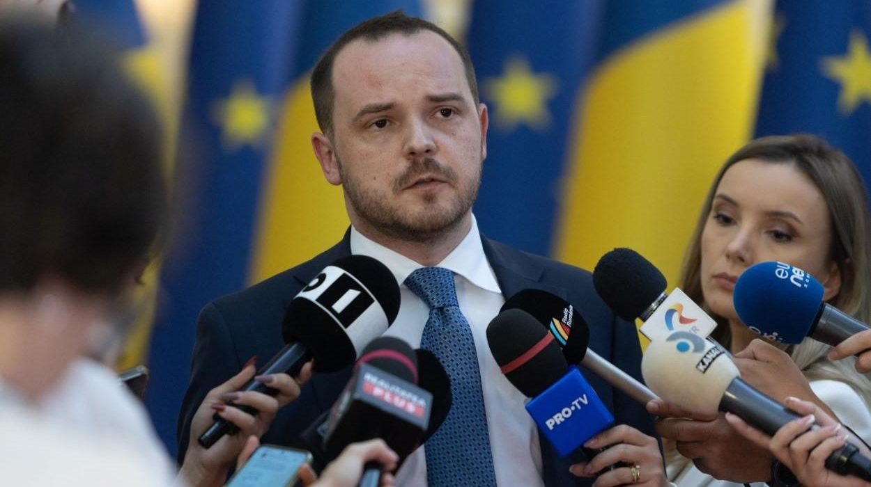 Ministrul Alexandru Rogobete ameninta medicii de la stat