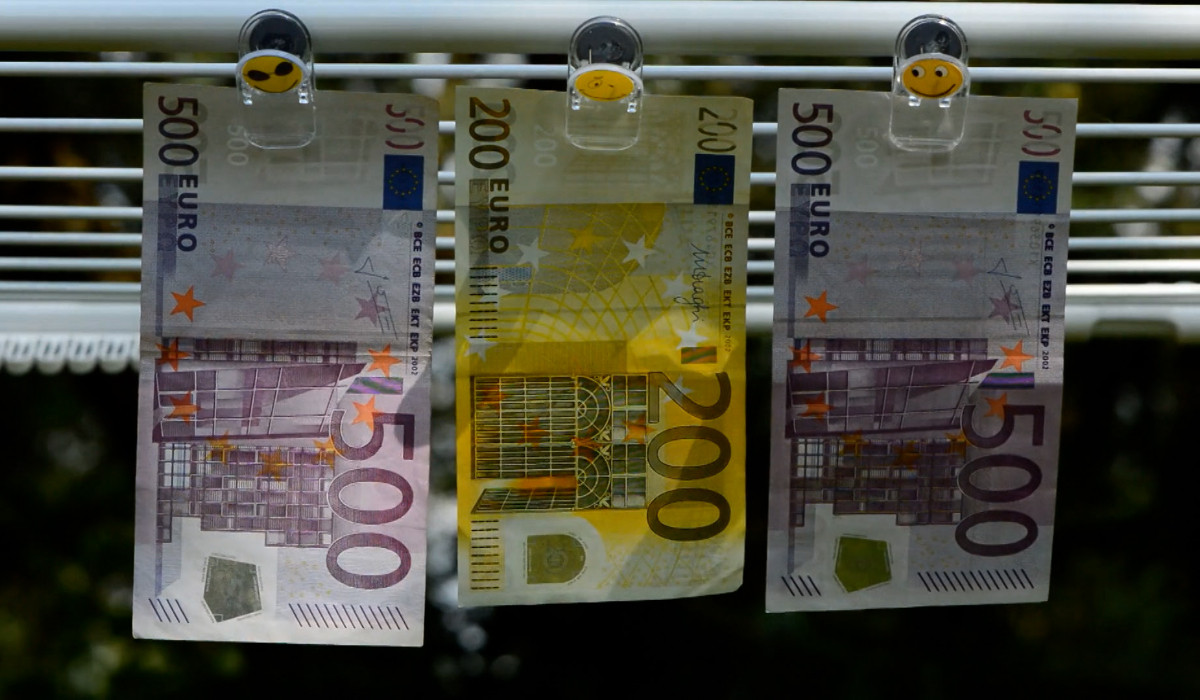 Nemtii campioni la economisit bani in numerar