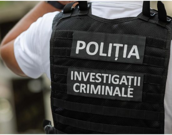Politist de frontiera retinut pentru tentativa de inselaciune