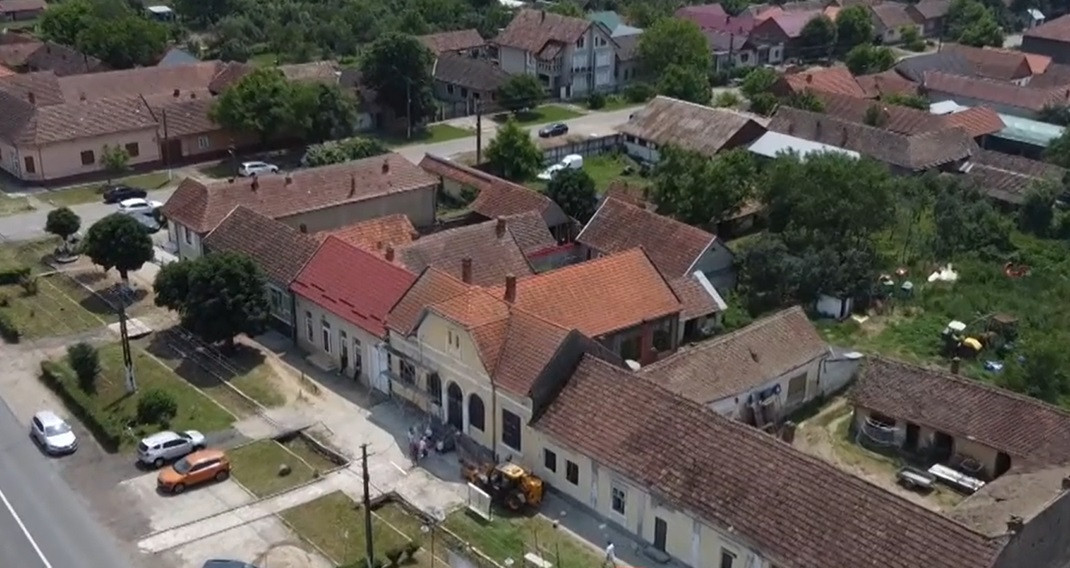 Proiect unic in Romania 400 de voluntari transforma un sat