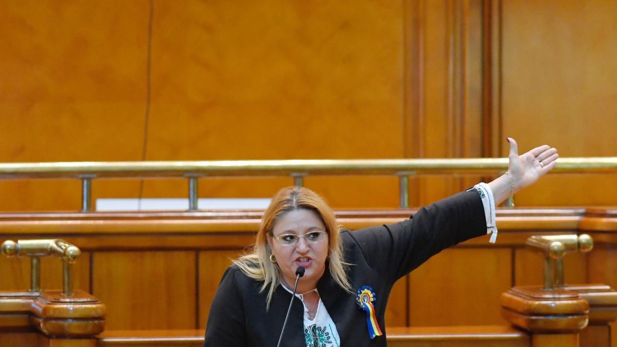 S O S Romania exclude trei senatori din partid