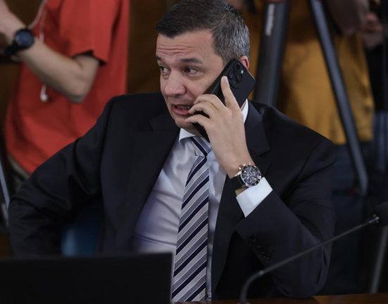Scandal continuu in negocierile pentru Guvern Liderii partidelor se cearta intre Palatul Victoria si Cotroceni