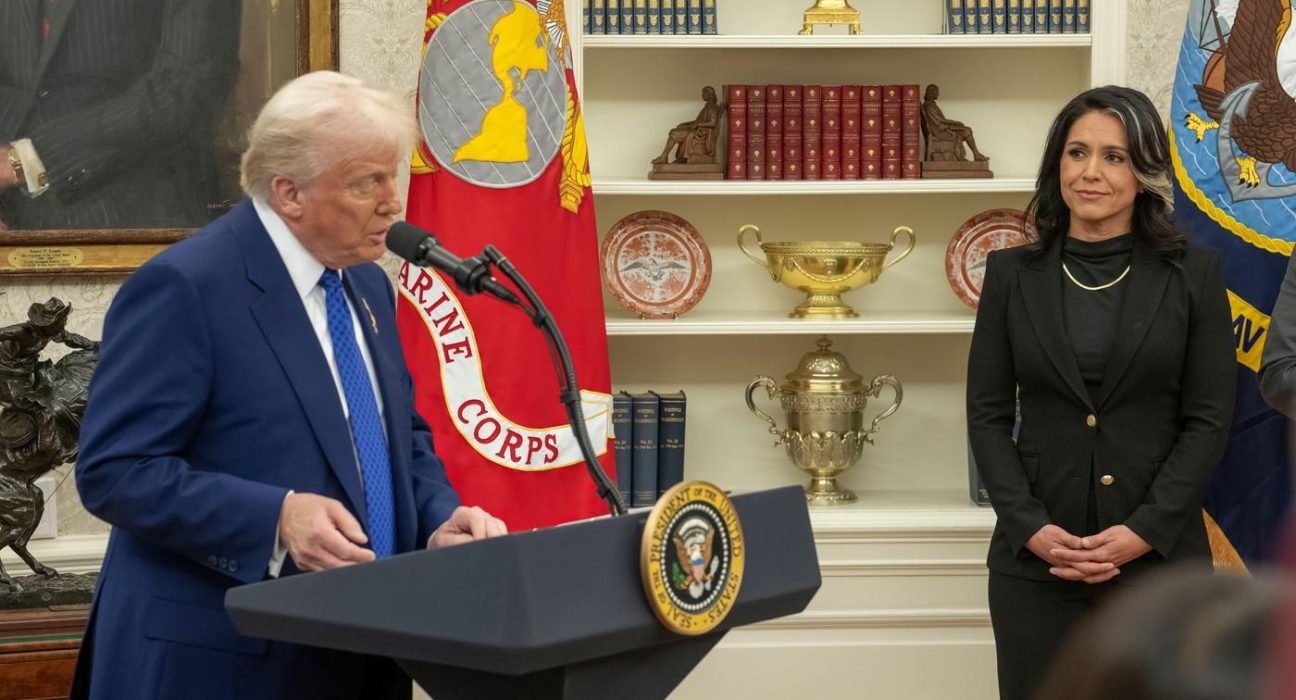 Trump o contrazice pe sefa serviciilor secrete despre Iran
