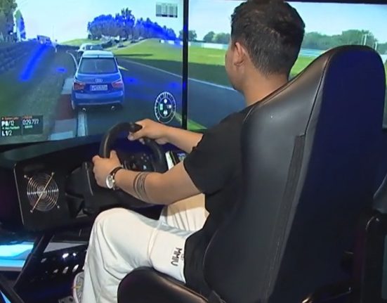Viitorii soferi folosesc realitatea virtuala pentru permis