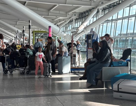 155 de zboruri anulate in UK din cauza tehnica