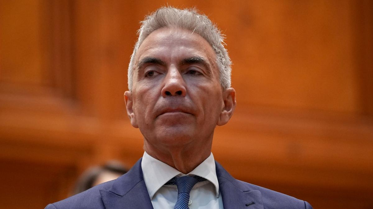 Angajatii din Guvern solicita demisia vicepremierului Anastasiu Mentinerea lui e o sfidare publica