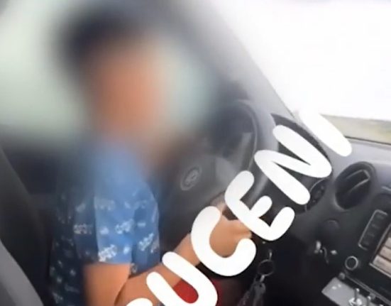 Baiezel de 7 ani conduce masina familiei in Galati
