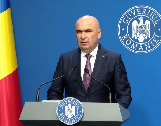 Bolojan Pensiile si salariile din sectorul public plafonate in 2026