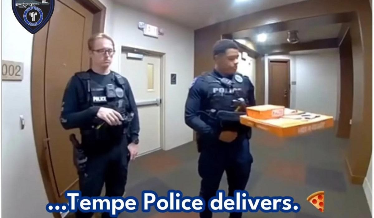 Doi policisti din SUA au livrat pizza arestatului